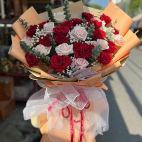 Bó 10 Bông Hồng Đỏ & 10 Bông Hồng Kem